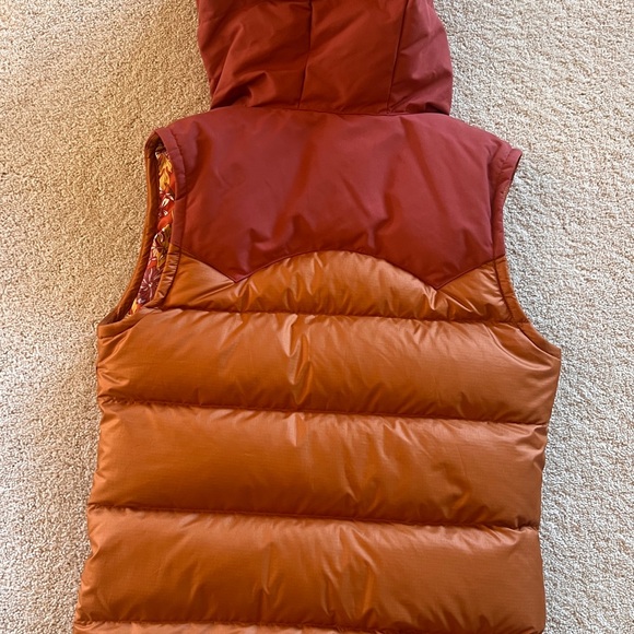 Patagonia Women's Floral Orange Hooded Vest - Picture 4 of 4
